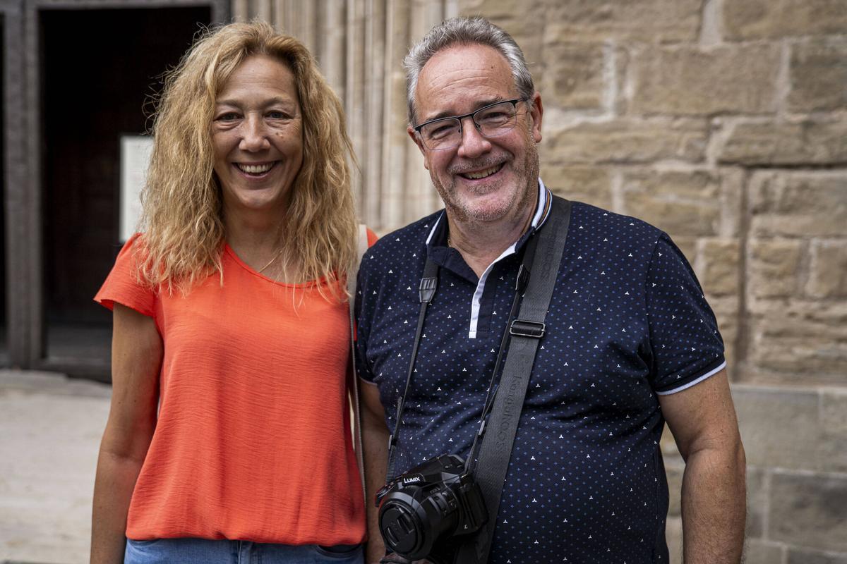 MANRESA . VISTANTS TURISTES A LA BASILICA SANTA MARIA DE LA SEU . TURISME