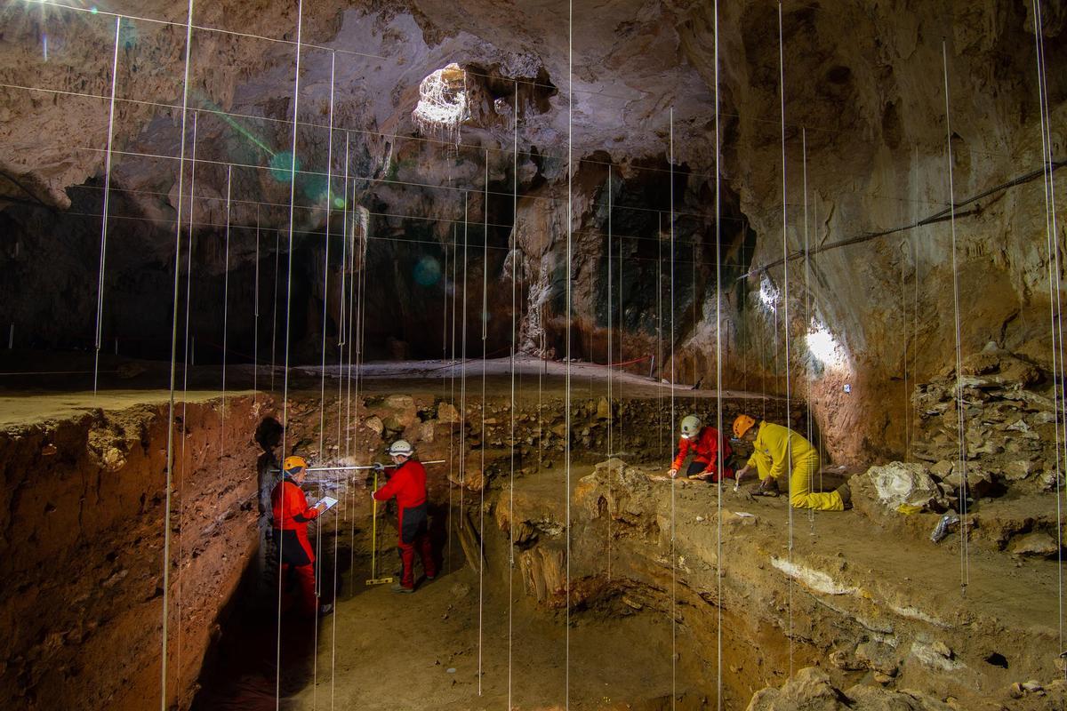 En la Cueva de Nerja se realizan investigaciones de primer nivel, encaminadas al conocimiento de la cavidad como base imprescindible para su conservación.