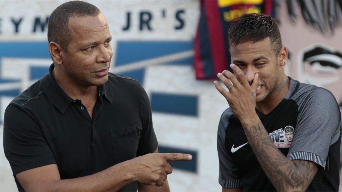 Neymar da Silva (izquierda) junto a su hijo, Neymar Junior