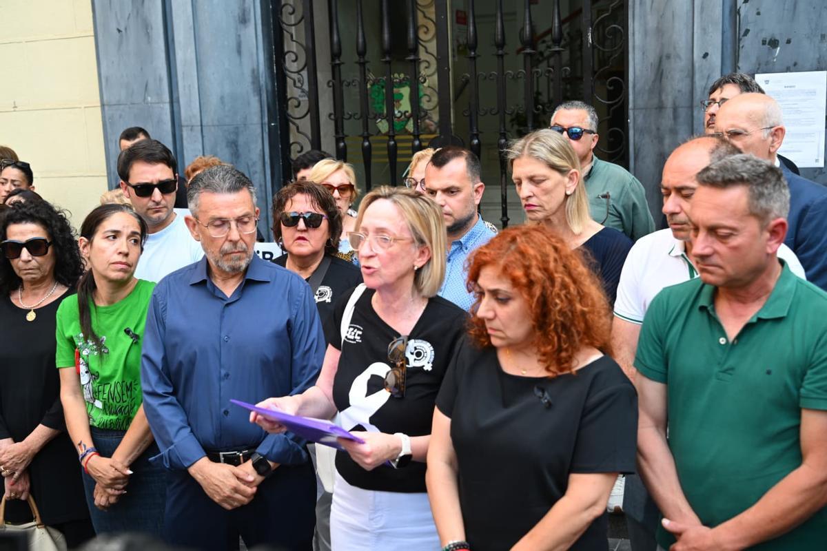 Minuto de silencio tras el crimen machista que ha acabado con la vida de Patricia en Callosa de Segura Minuto de silencio tras el crimen machista que ha acabado con la vida de Patricia en Callosa de Segura
