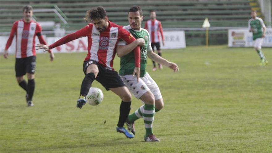 El Azuaga alcanza con muchas ganas un pulso histórico contra el Vitoria