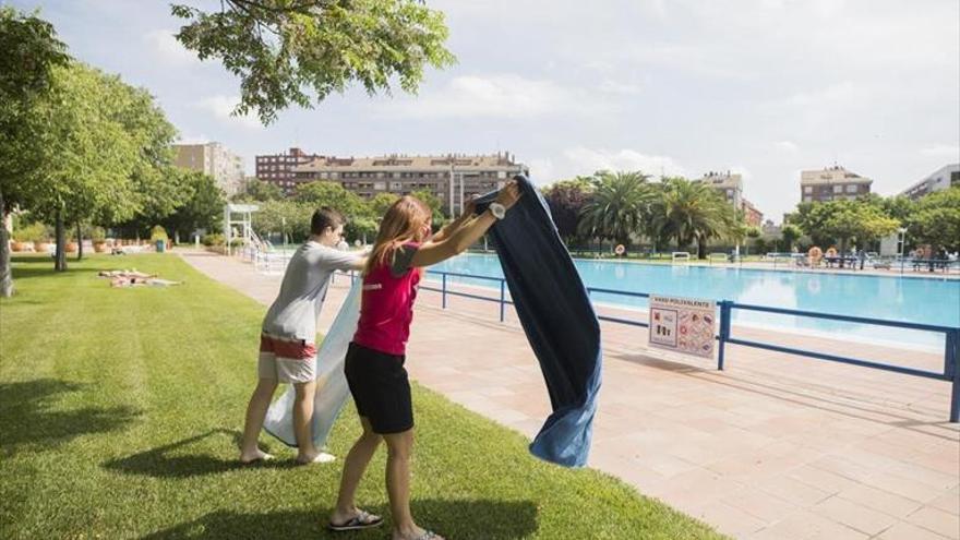 Las piscinas zaragozanas inician la temporada