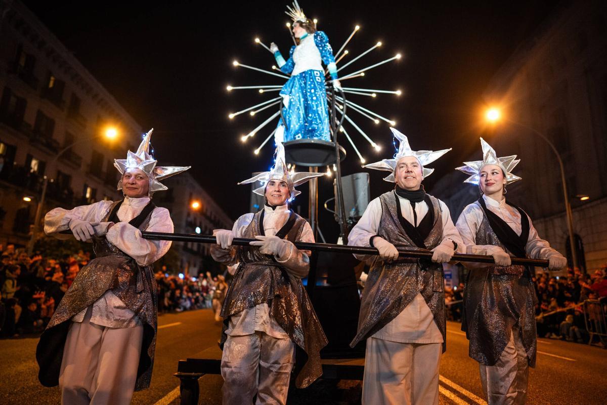Locura por la cabalgata de Reyes Magos en Barcelona