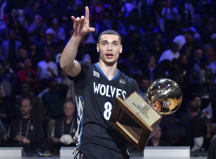 LaVine, de los Timberwolves de Minnesota, revalidó su título de campeón del concurso de mates después que en la tercera ronda alargada por los empates que se dieron hizo un mate perfecto de 50 puntos, el cuarto de la noche, y superó al novato Aaron G