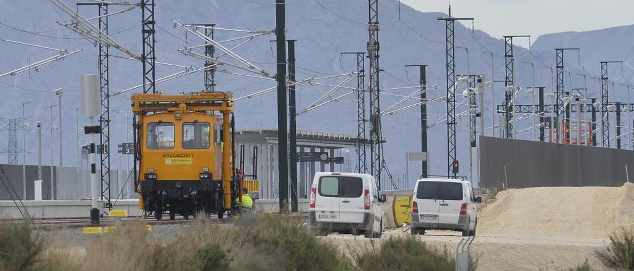 El alcalde vuelve de Fomento sin tener fechas para el AVE