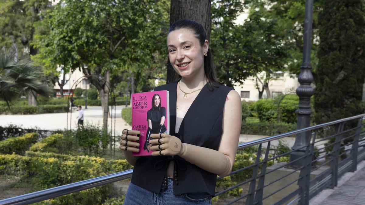 Carla Maronda presenta su libro, "El día que volví a abrir los ojos"