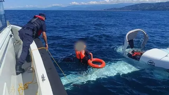 Una avioneta aterriza de emergencia en el mar y rescatan a sus dos ocupantes
