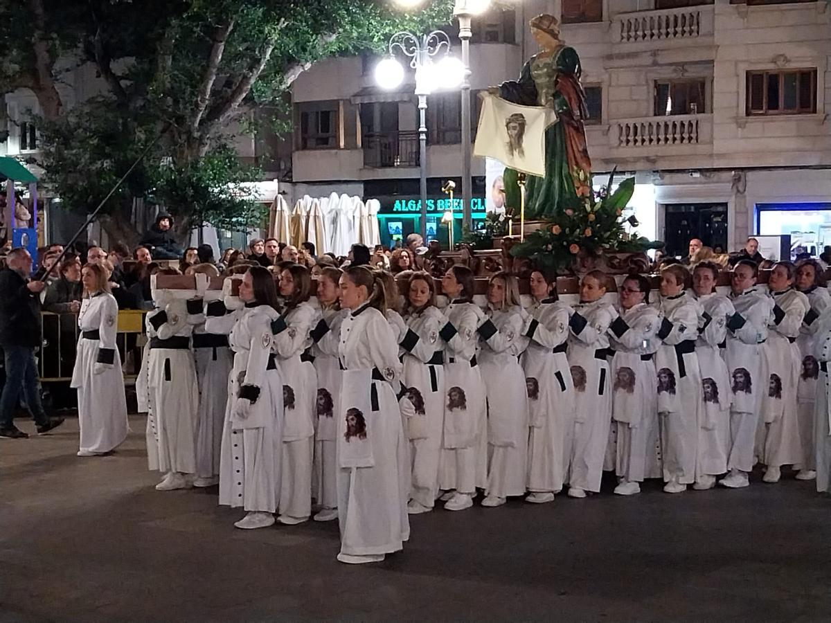 Porteadoras de la Santa Faz de Alzira.