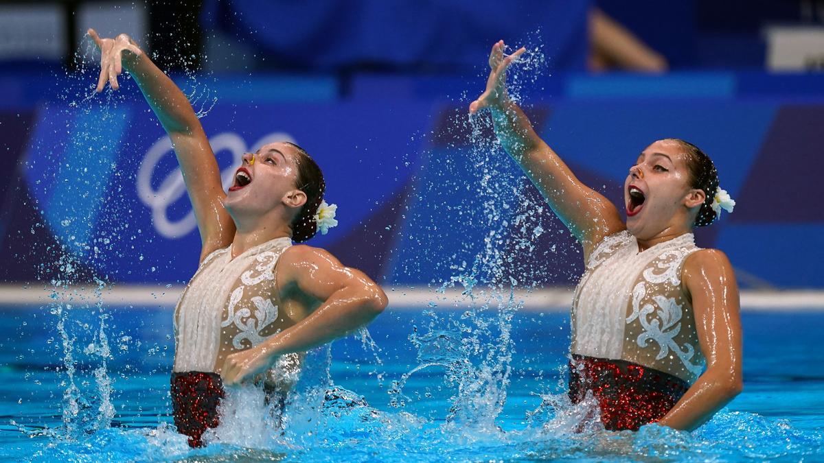 El dúo español de natación artística, formado por Alisa Ozhogina e Iris Tió.