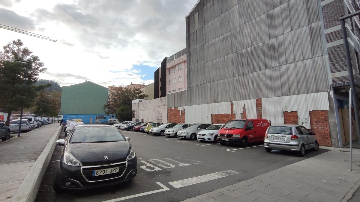 Aparcamiento de la Rúa Santán, que corresponde a tres parcelas de titularidad municipal.