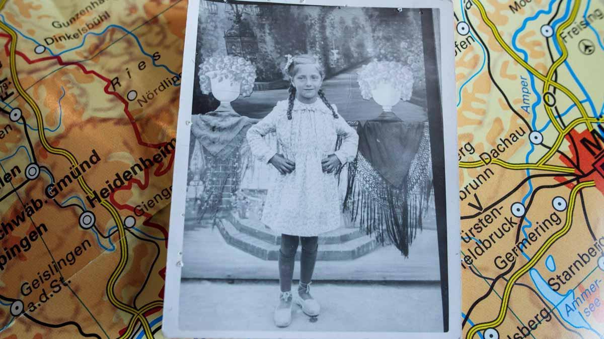 La hija de un republicano español prisionero de los nazis recupera una foto de su padre.