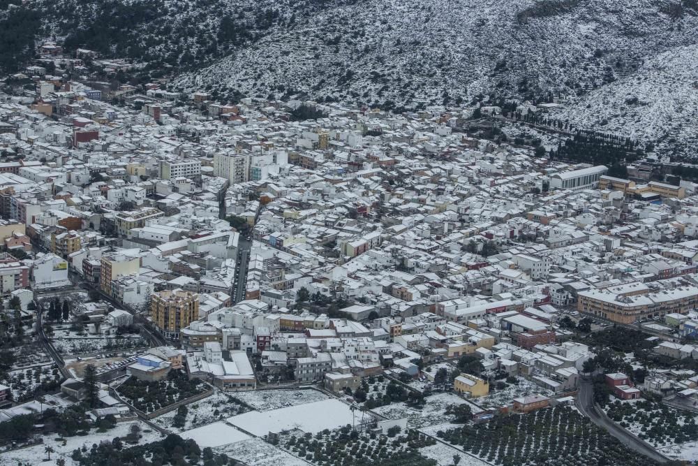 La neu cobreix les comarques alacantines.