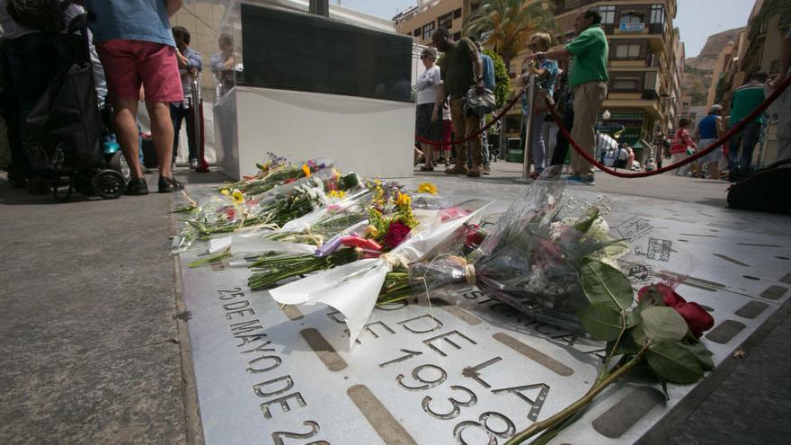 Homenaje a las víctimas del bombardeo del Mercado el año pasado