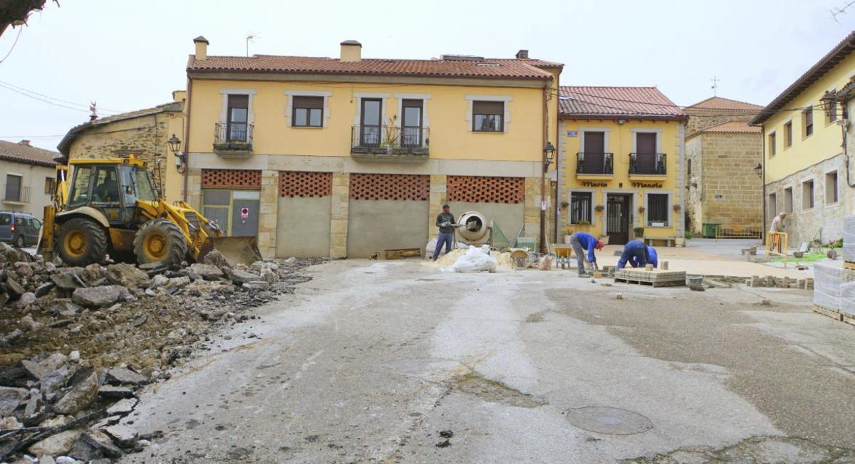 Una de las plazas en la que el antiguo pavimento será renovado con adoquines. | CH. S.