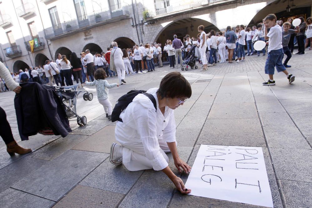 Concentració per reclamar diàleg i convivència a la Plaça del Vi de Girona