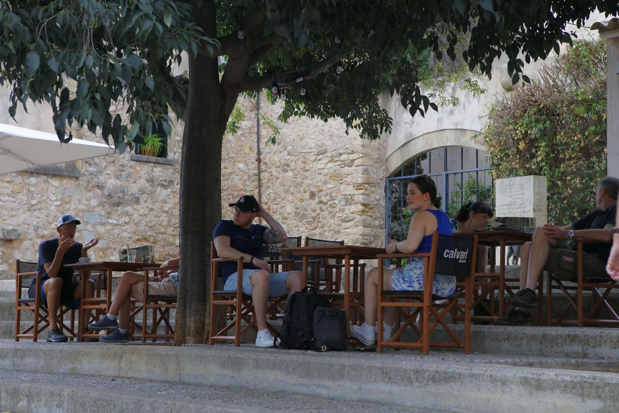 Auch bei Regen auf Mallorca einen Besuch wert: Pollença ist Mitte September voller Leben