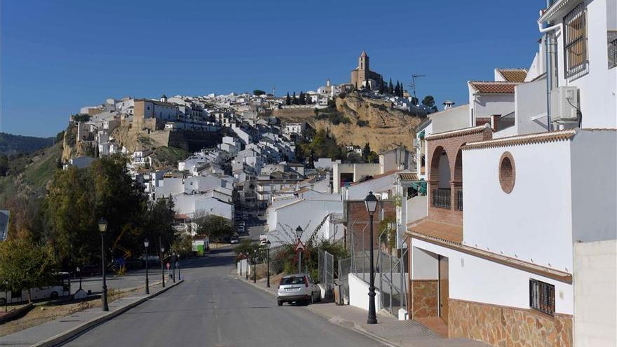 Dos días de luto en Iznájar por la muerte de una mujer de 86 años con heridas por arma blanca