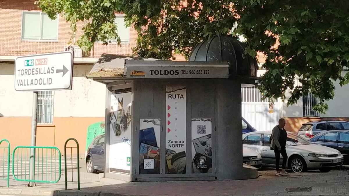 Uno de los kioscos cerrados en Zamora.