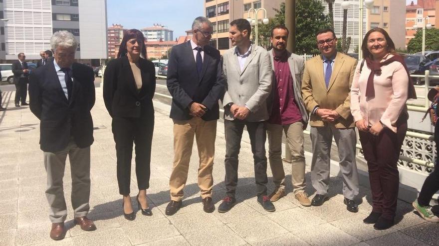 Autoridades y representantes policiales, hoy en Vigo. // M. F.