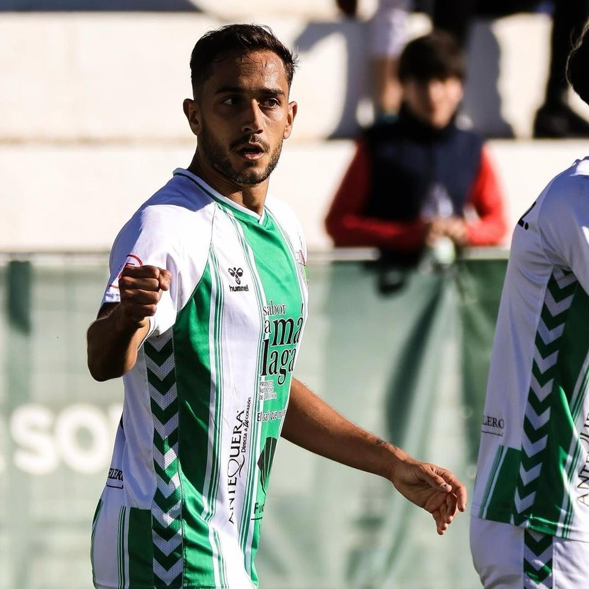 Luismi Gutiérrez celebrando un tanto con el Antequera