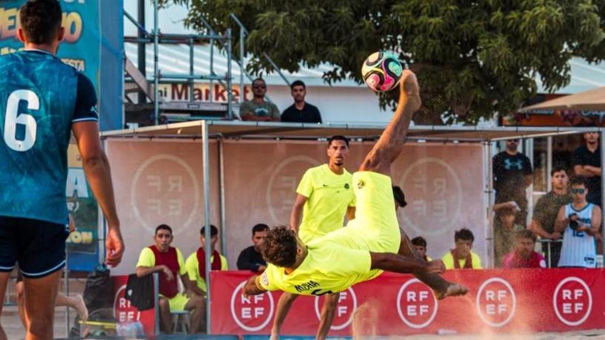 Una xilena durant un partit del Roses Platja.