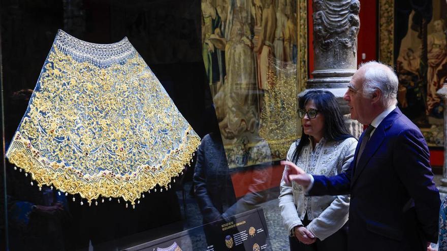 Un manto para la virgen del Pilar por el 150 aniversario de la fundación Ibercaja