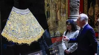 Un manto para la virgen del Pilar por el 150 aniversario de la fundación Ibercaja