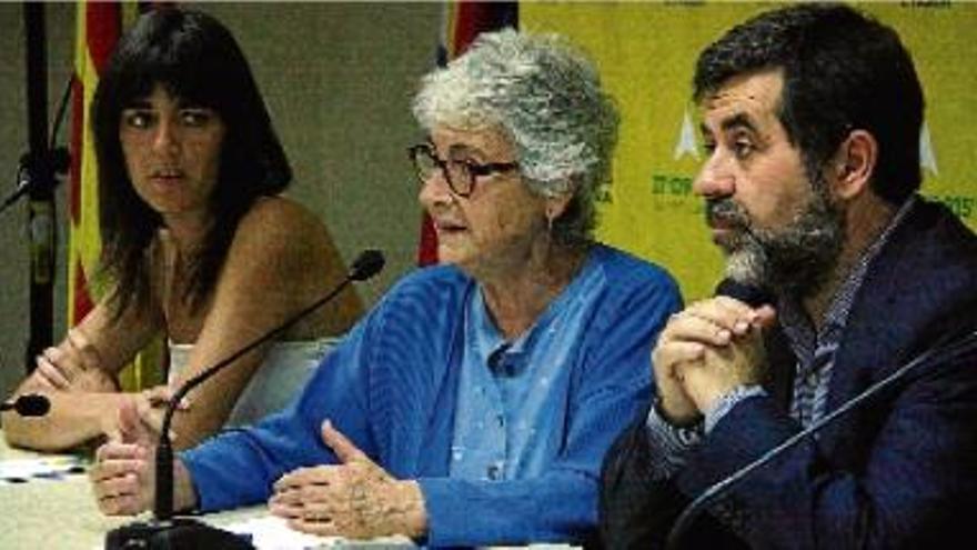 Muriel Casals i Jordi Sànchez, ahir, en roda de premsa