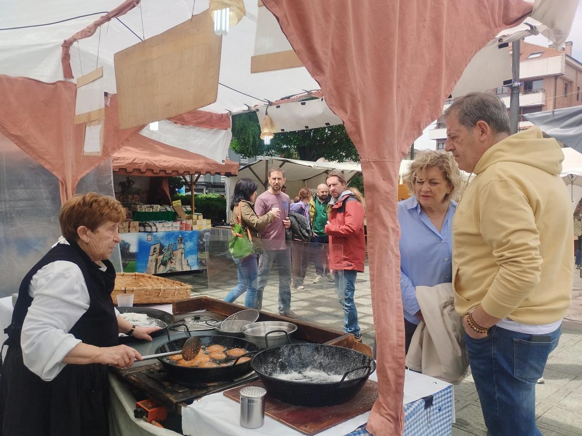 El Mercado Tradicional de San Isidro, de bote en bote, en imágenes