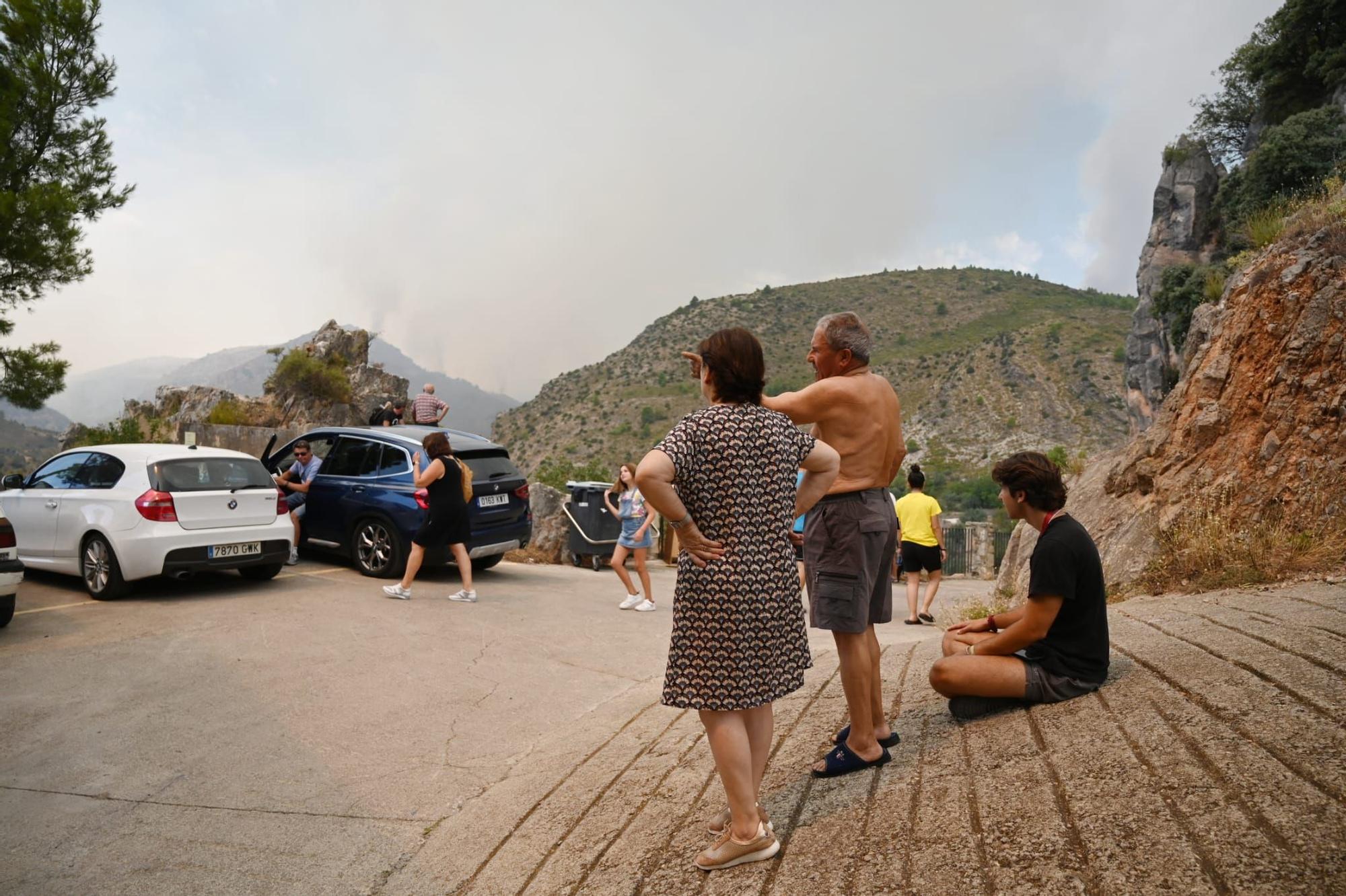 El incendio forestal en Bejís mantiene preocupados a los vecinos de la zona