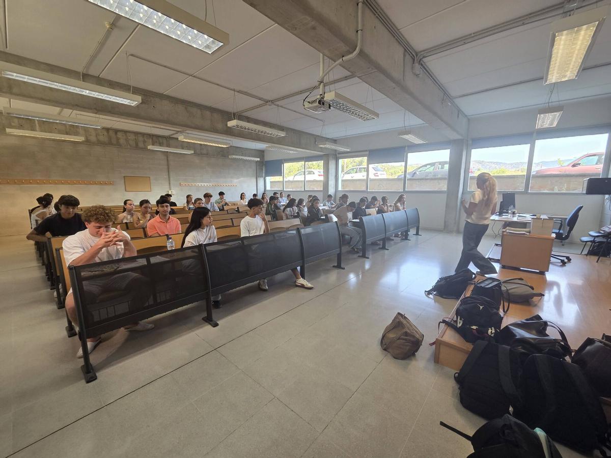 Arranca una Selectividad en la UIB marcada por los detectores de móviles y los nervios de casi 5.000 alumnos