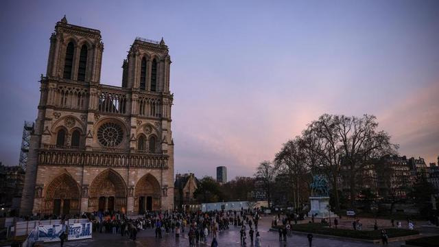 Un año después de su reapertura, Notre Dame supera en visitantes al Louvre y la Torre Eiffel.