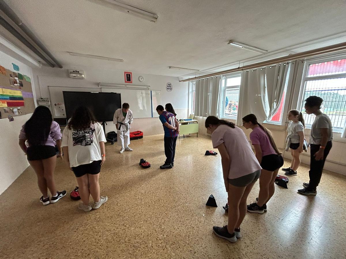EN IMÁGENES: El alumnado de TSEAS del Instituto Corvera moviliza a 200 estudiantes por el Día del Deporte EN IMÁGENES: El alumnado de TSEAS del Instituto Corvera moviliza a 200 estudiantes por el Día del Deporte