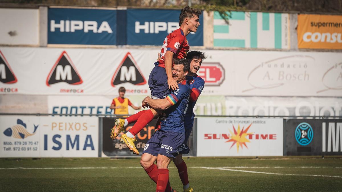 Bigas i Valverde celebren amb Cerdà el gol de l'extrem de Pollença