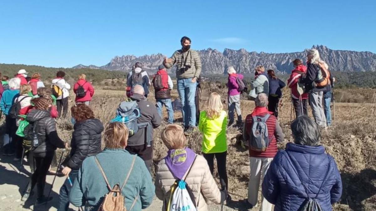 Un centenar de caminaires recorren els Hostalets de Pierola en la segona jornada del cicle de caminades | AJ. HOSTALETS DE PIEROLA