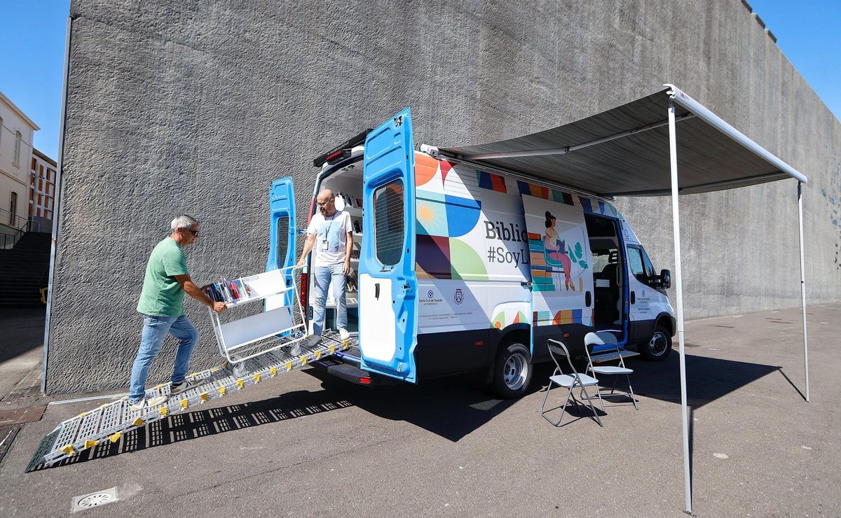 El nuevo vehículo del servicio, la BiblioExprés.