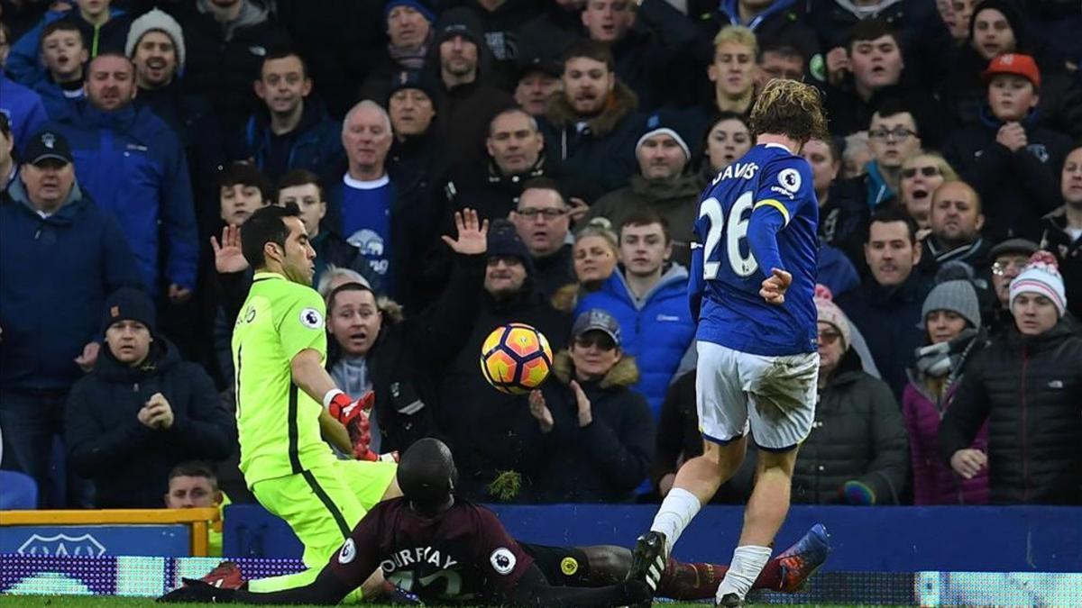 Bravo recibió muchas críticas tras la goleada encajada ante el Everton