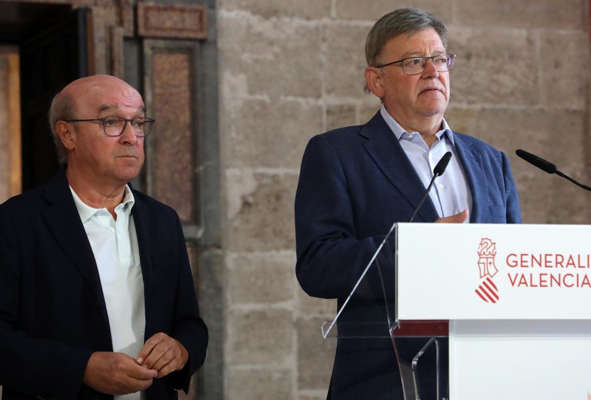 Toni Mayor y Ximo Puig, durante el anuncio de la medida.