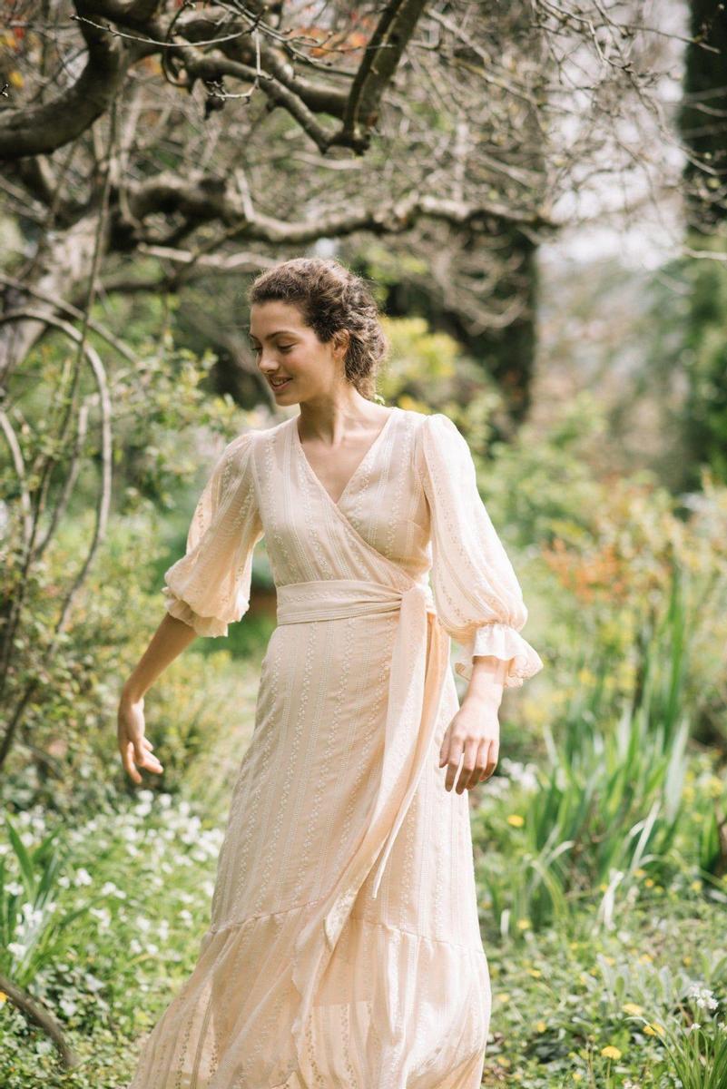 Vestidos de invitada 2023 | 15 vestidos blancos de invitada para arrasar en  bodas de estilo ibicenco