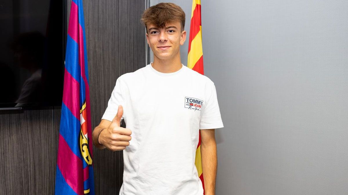 Nil Calderó firma su continuidad con el FC Barcelona