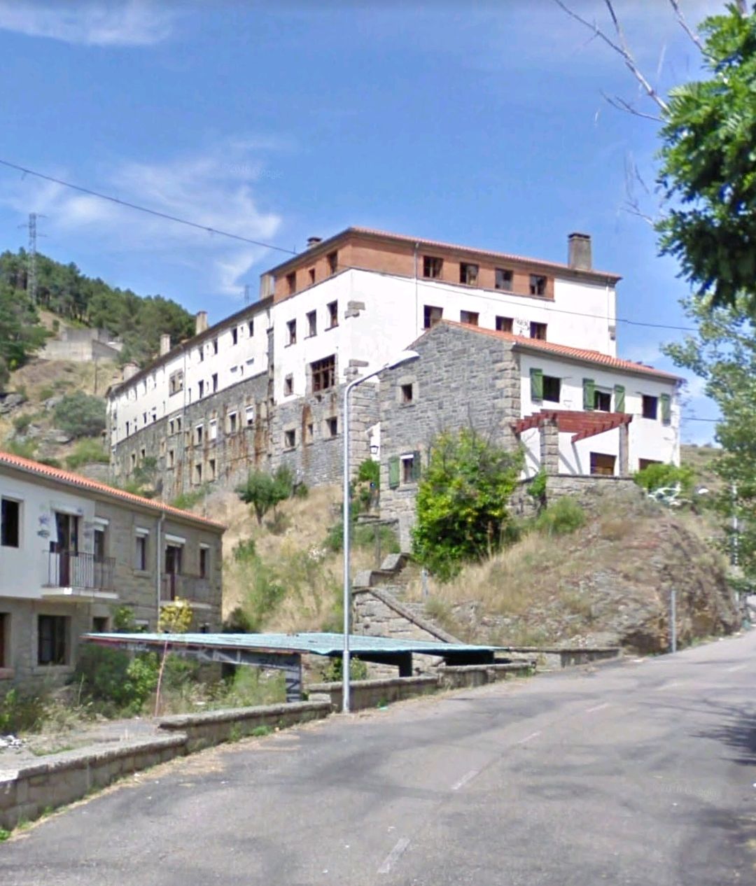 Un vecino de Bueu vende un pueblo abandonado en Zamora