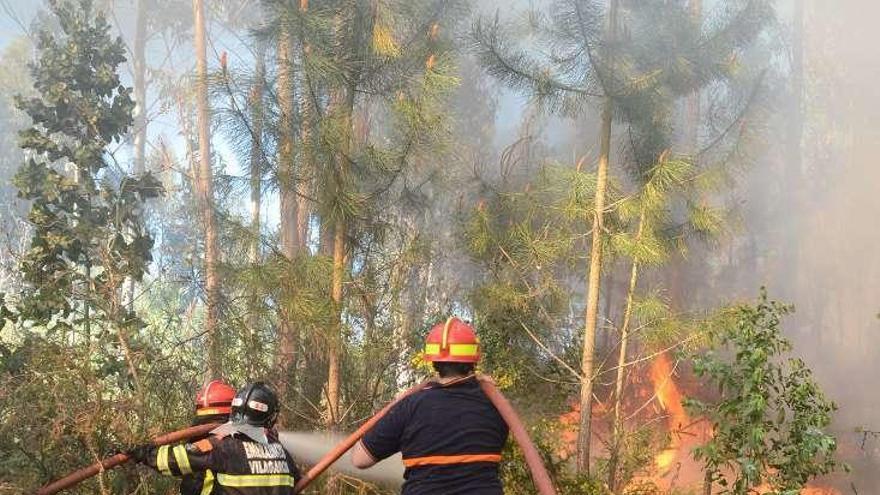 Uno de los incendios que afectaron a la comarca. // Noé Parga