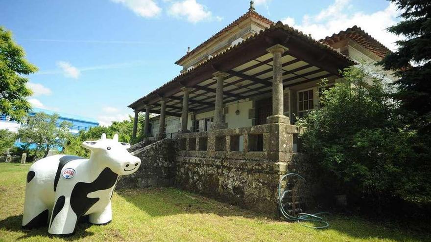 La casa solariega que pasará a titularidad municipal al finalizar el expediente urbanistico de Larsa. // Iñaki Abella