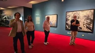 Los arquitectos directores de la obra del Niemeyer en Avilés visitan el centro cultural quince años después de su inauguración
