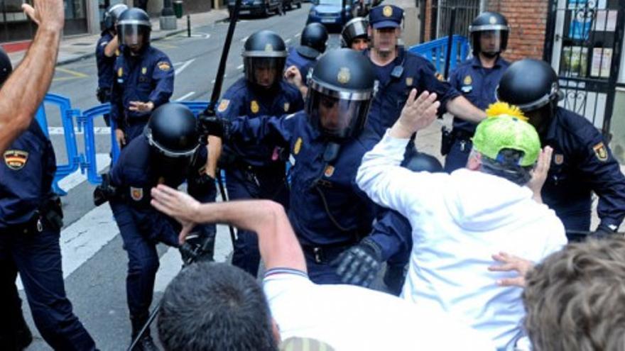 Al menos 20 detenidos en un desahucio en Oviedo