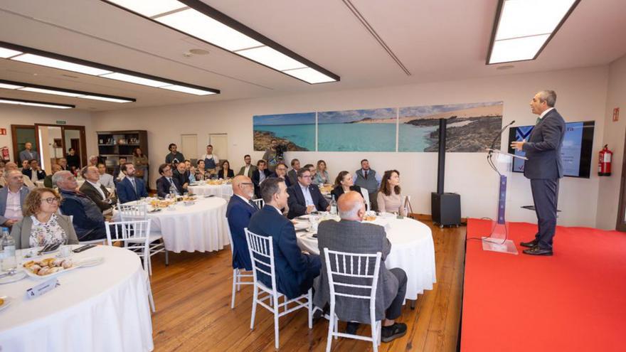 Domínguez valora la mejora de la economía de los canarios