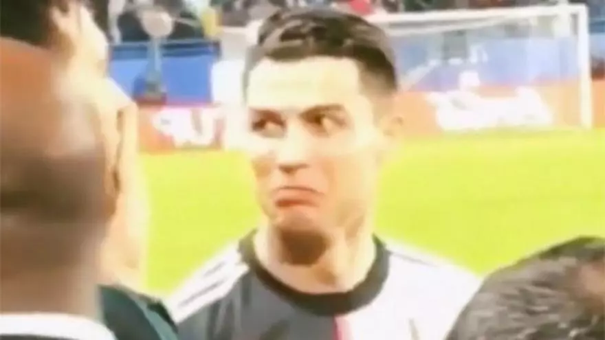 La reaccin de Cristiano cuando le cantan "Messi, Messi" desde la grada