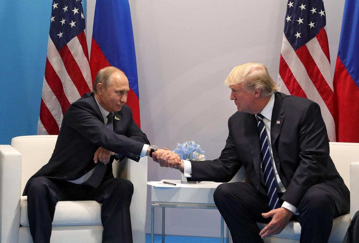 El presidente ruso, Vladimir Putin, junto con el presidente estadounidense, Donald Trump.