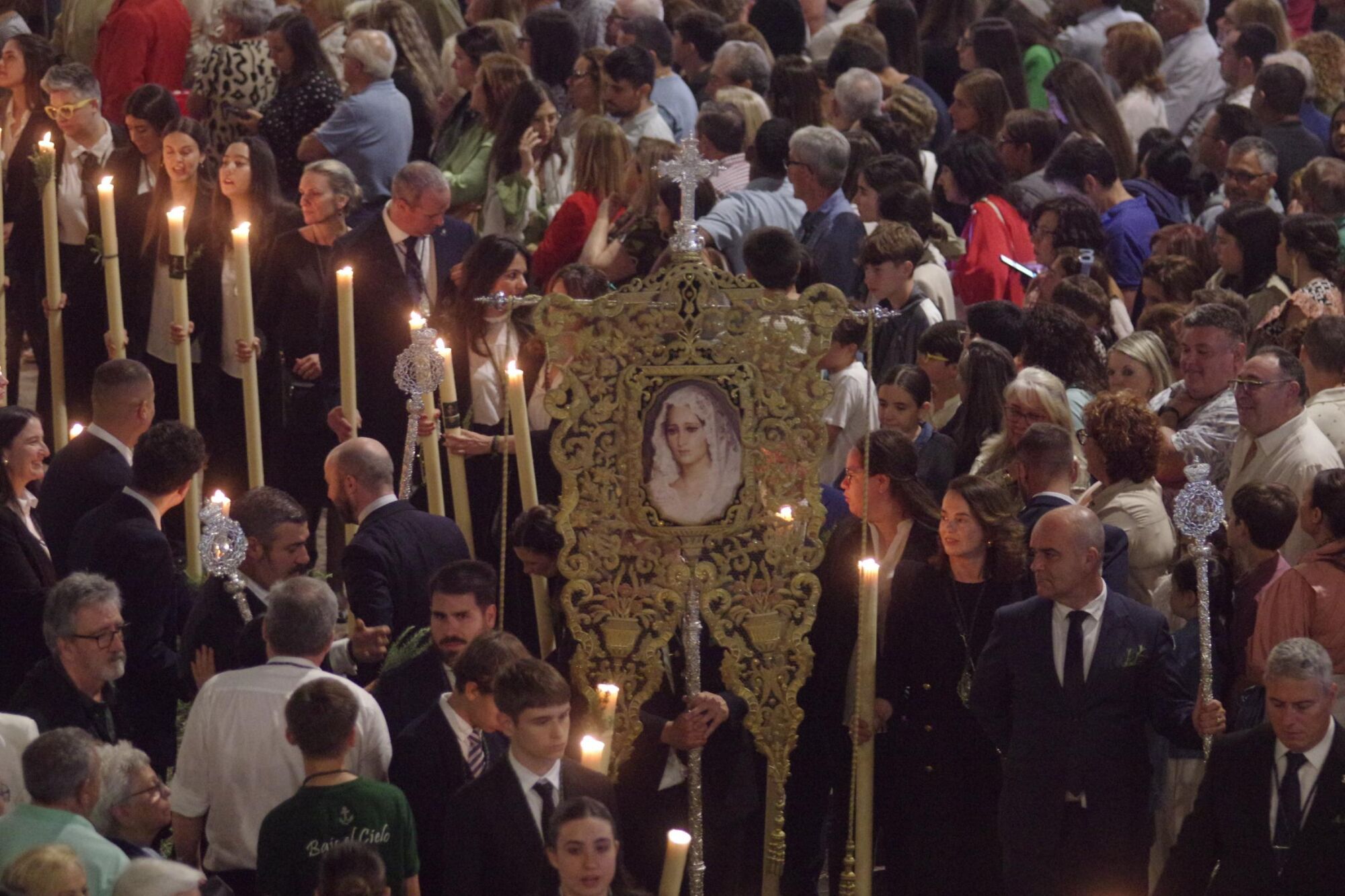 Procesión triunfal de regreso de la Virgen de la Esperanza a su basílica tras su peregrinación a Roma