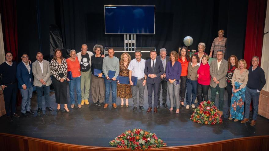 Gáldar homenajea  como «parte de nuestra historia» a 10 docentes jubilados